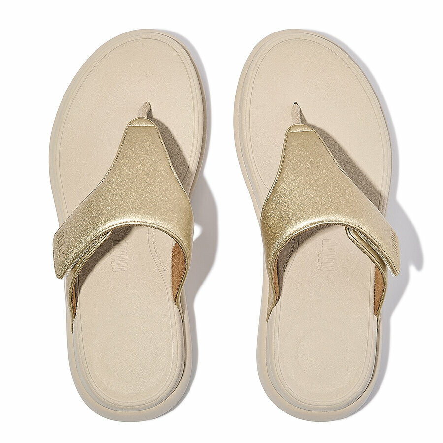 FitFlop F-Mode Go Adjustable Flatform teenslippers Platino bovenaanzicht, perfect voor zomerse outfits
