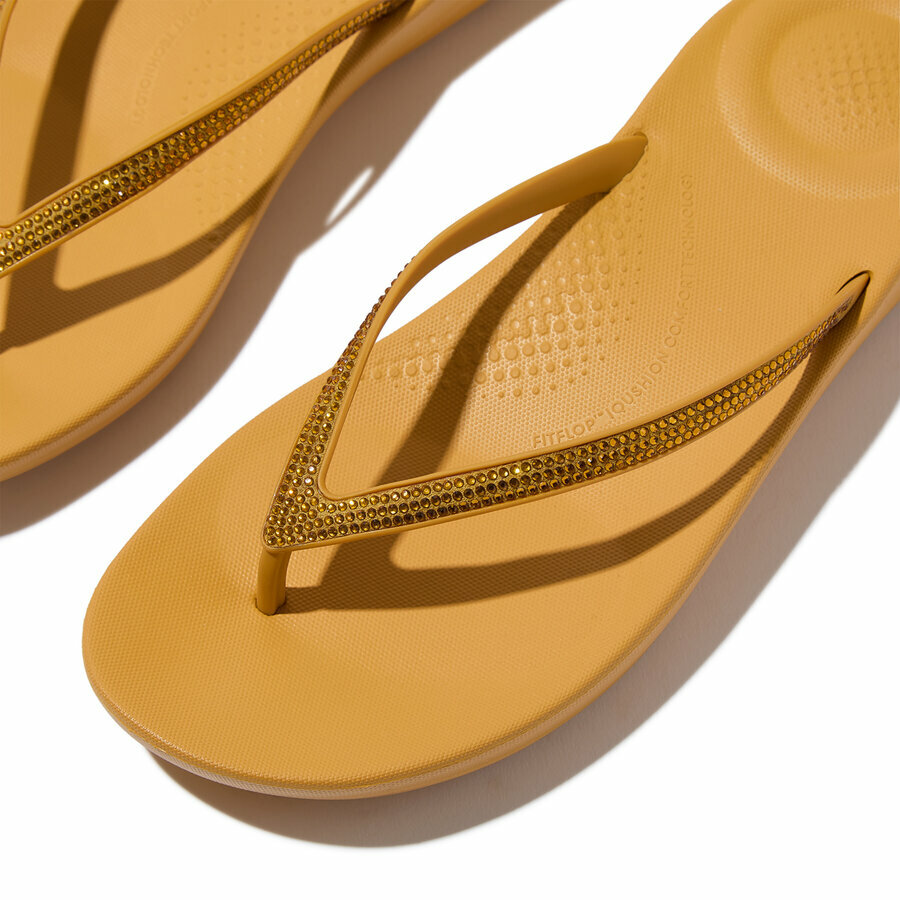 fitflop-iqushion-sparkle-turmeric-detail-band