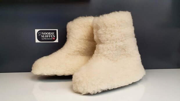 norway-schapenwollen-sloffen-wit-merino-wol