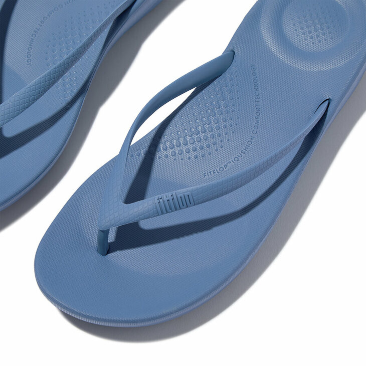 fitflop-iqushion-ergonomic-flipflops-blue-top-view